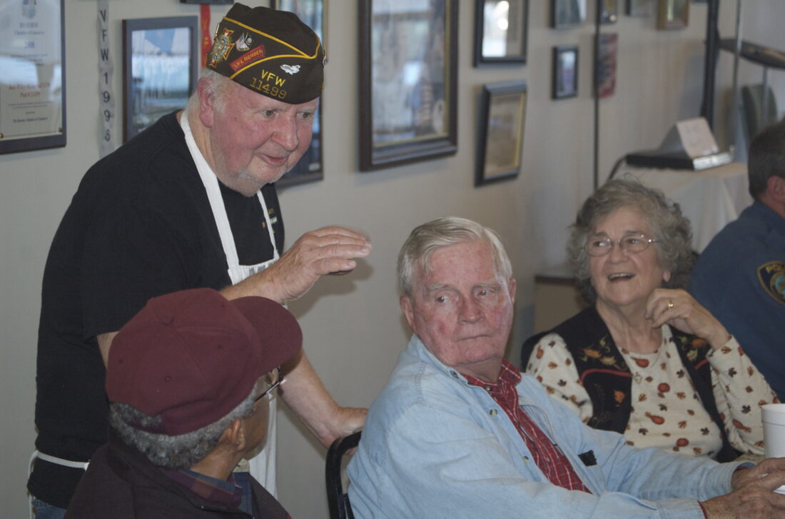 Photos Seniors meet, eat at Basehor VFW Post Thanksgiving dinner
